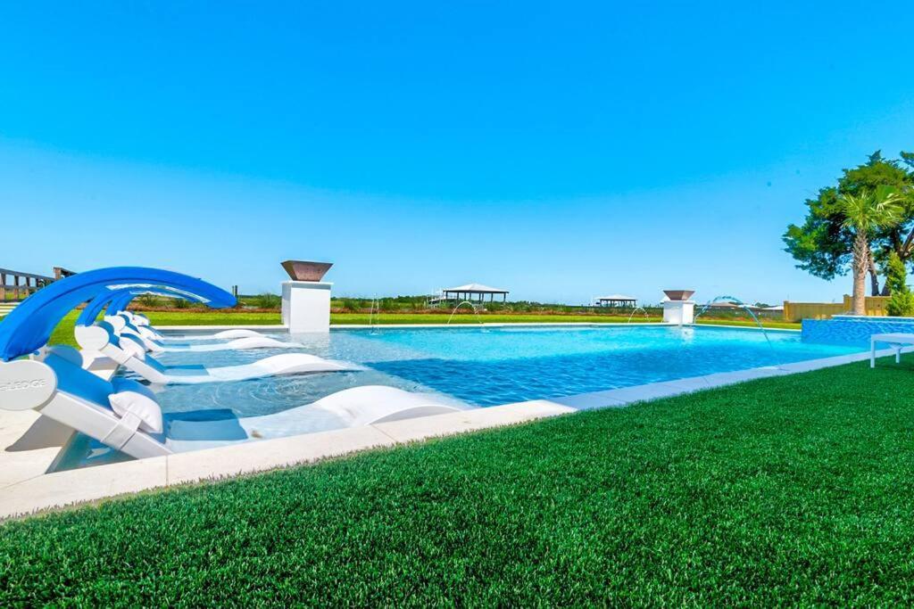 New Waterfront Home With Deep Water Dock Isle of Palms Buitenkant foto