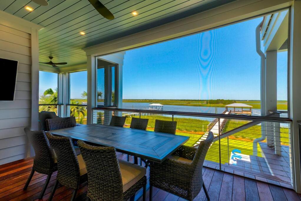 New Waterfront Home With Deep Water Dock Isle of Palms Buitenkant foto