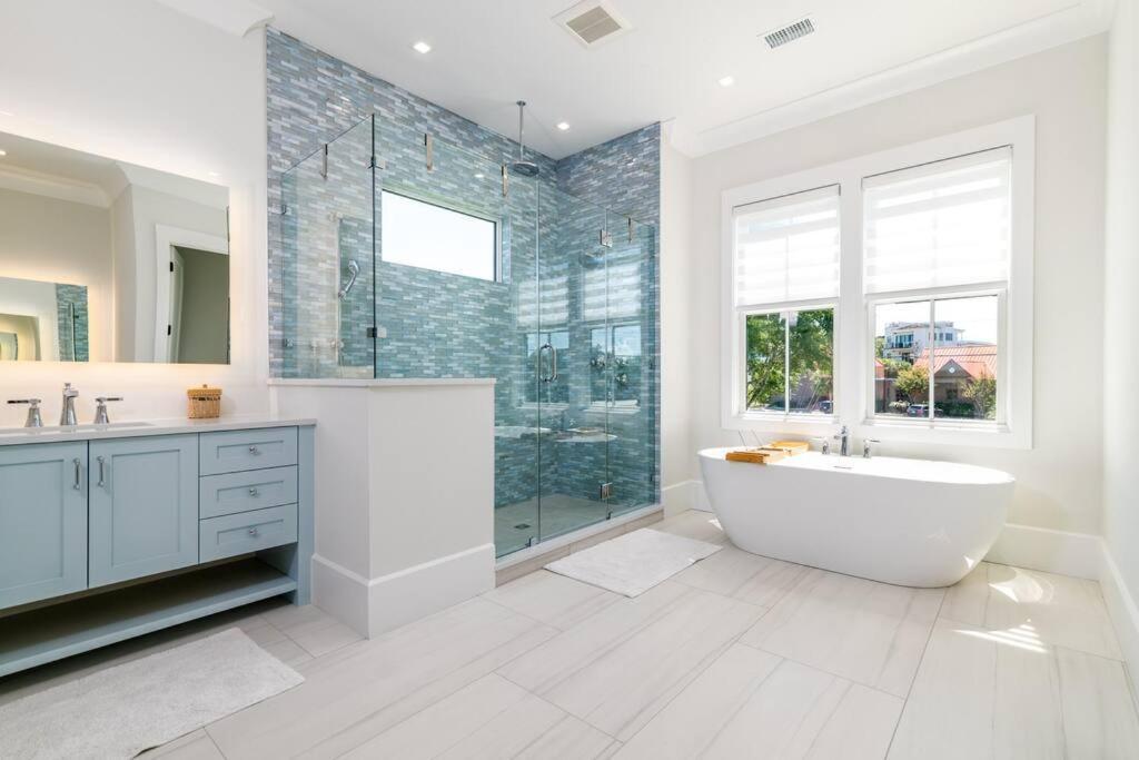 New Waterfront Home With Deep Water Dock Isle of Palms Buitenkant foto